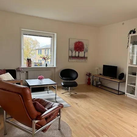 Stor Og Lys Lejlighed I Hjertet Af Holstebro